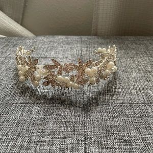 Bridal headpiece with crystals and pearls